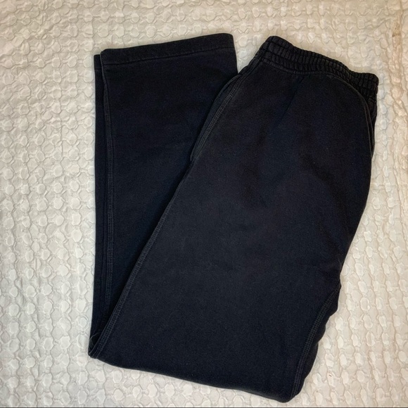 Woman’s Nike Sweatpants - Picture 2 of 3